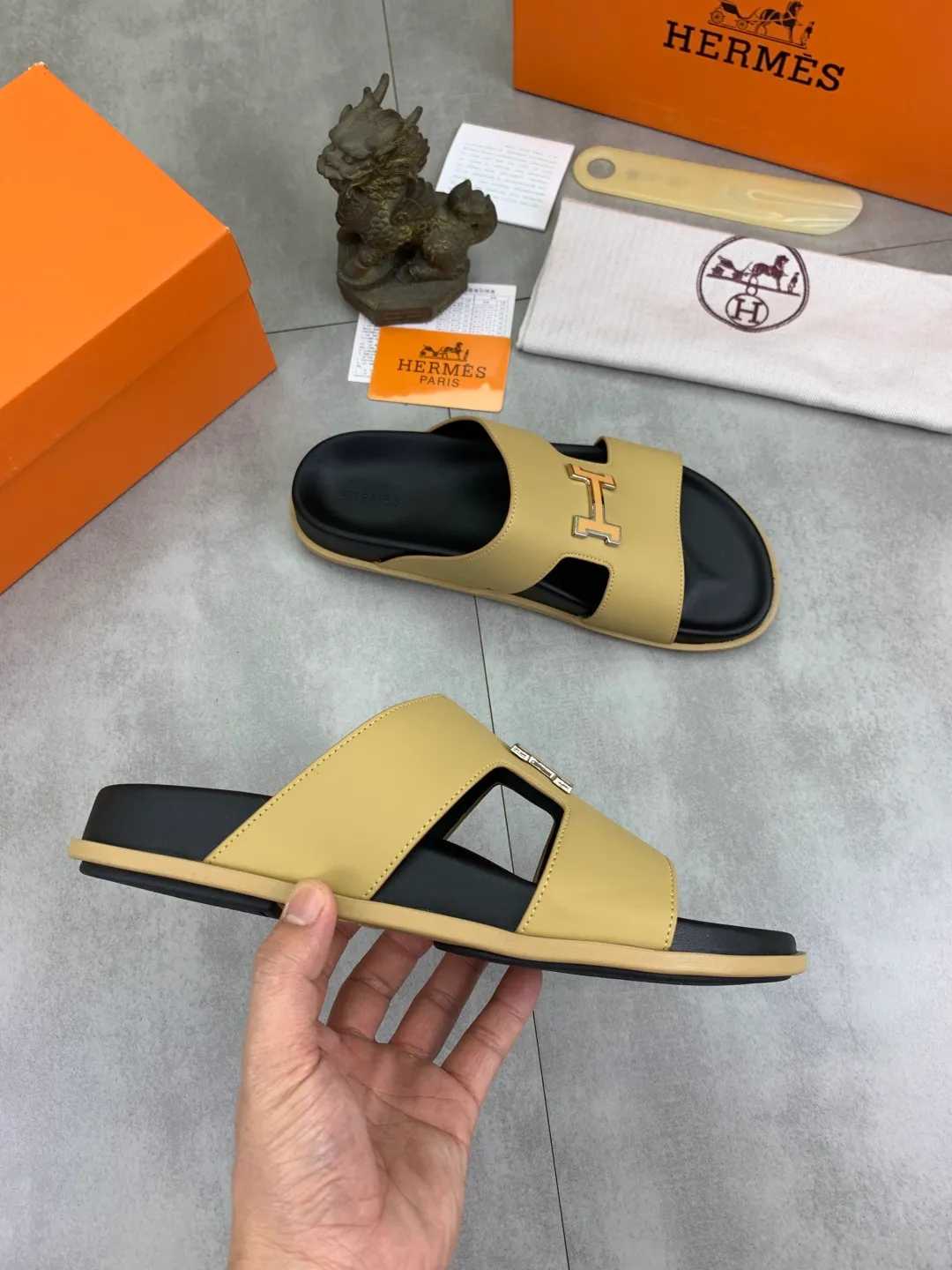 Men's shoes 💰P440 New [HERMES] high-end quality new Hermès slippers, made of imported calfskin, wear-resistant and non-slip rubber outsole. Fashionable and elegant code number: 39-44 (38 45 46 customized)